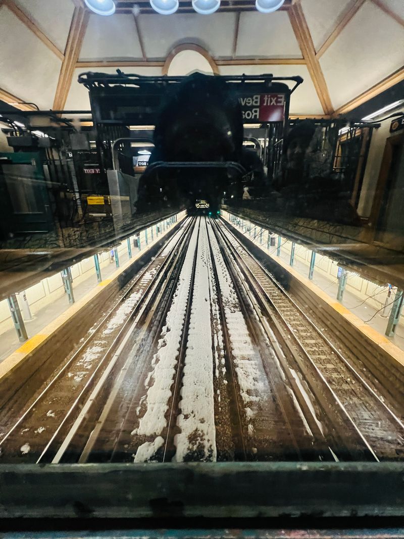 Q train, Beverley Rd